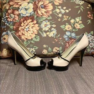 Fabulous Nude/Black Enzo Angiolini Peep Toe Heels